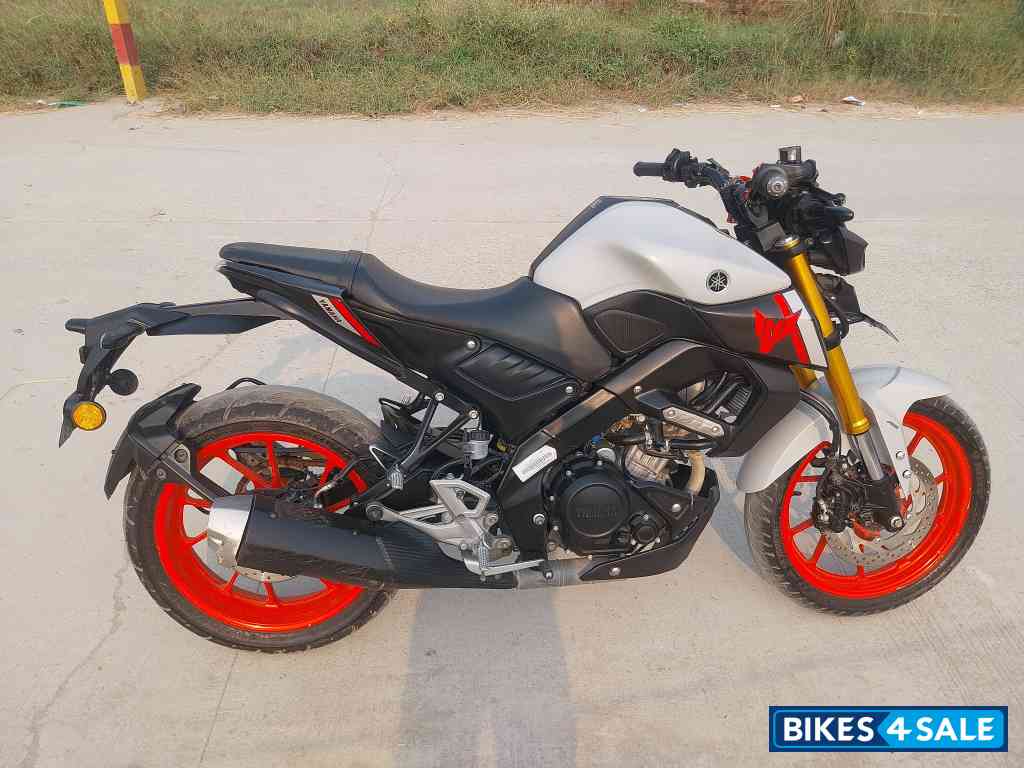 White/ Red Yamaha MT-15 Ver 2.0