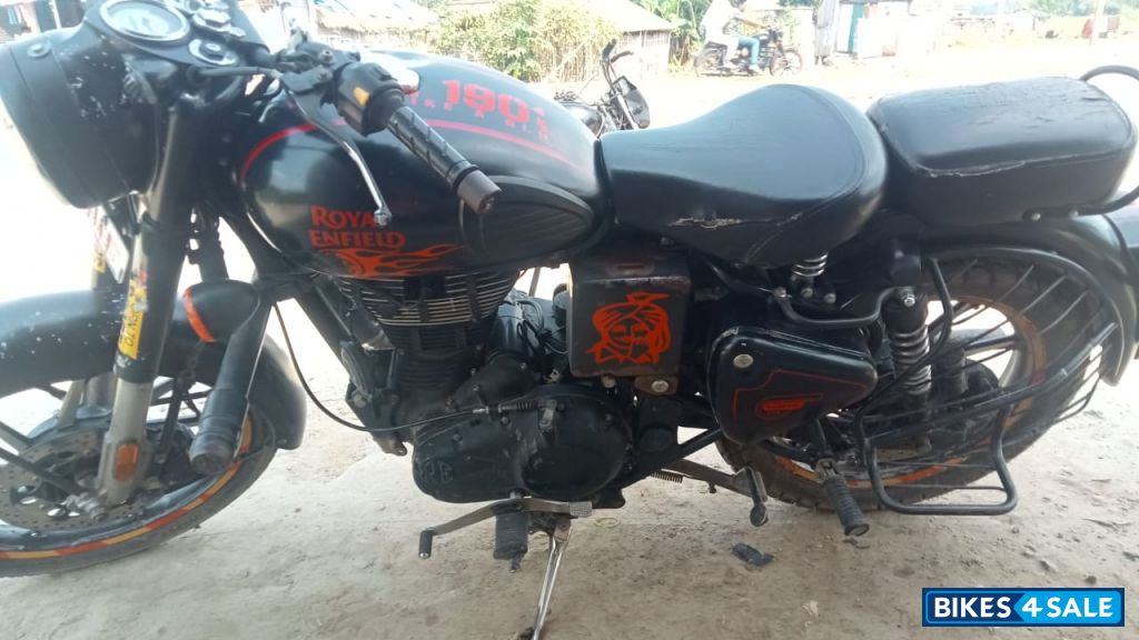 Royal Enfield Classic Stealth Black