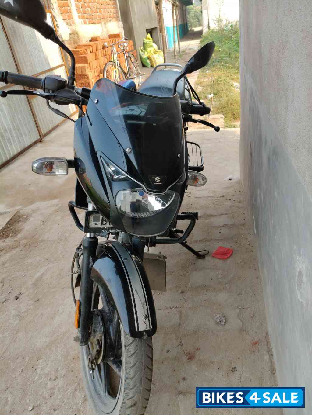 Black Bajaj Pulsar 125