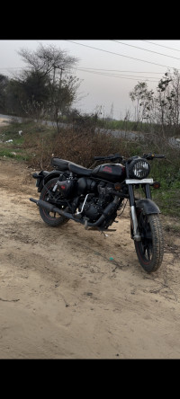 Stealth Black Royal Enfield Classic Stealth Black