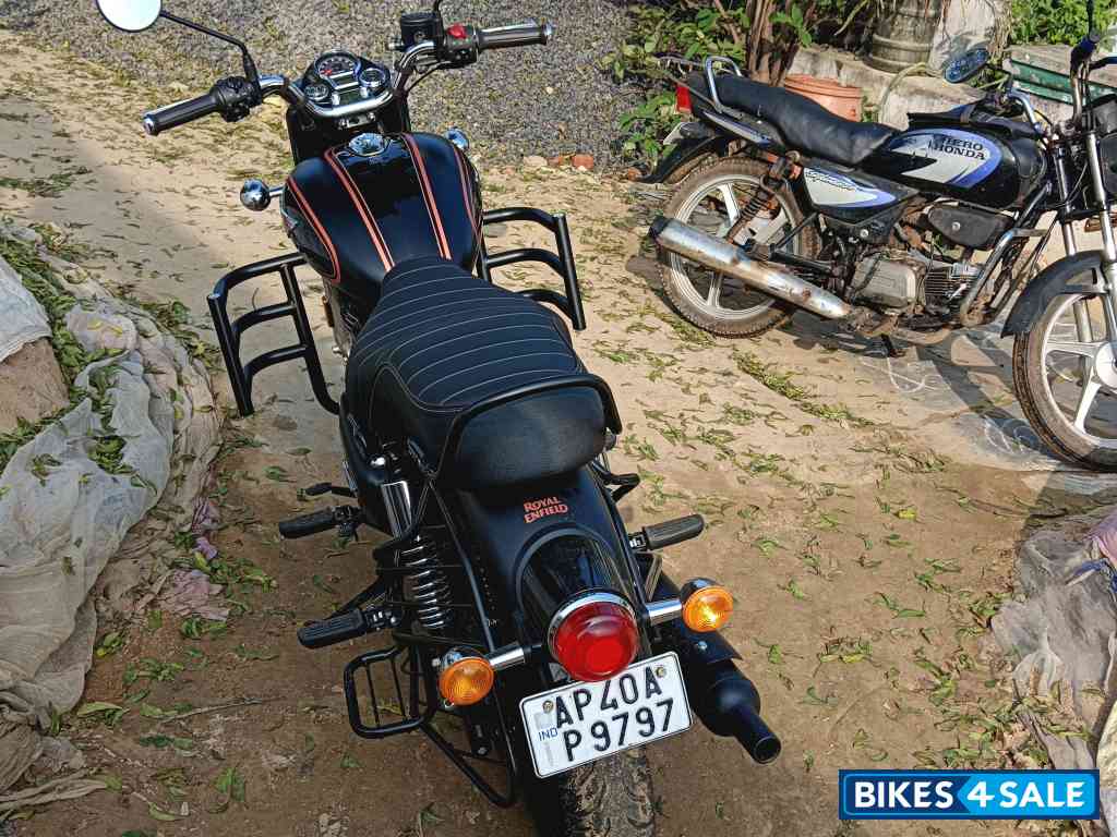 Black Royal Enfield 2023 Bullet 350