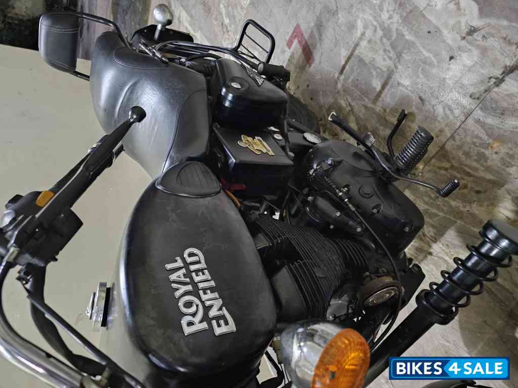 Black Royal Enfield Classic 350