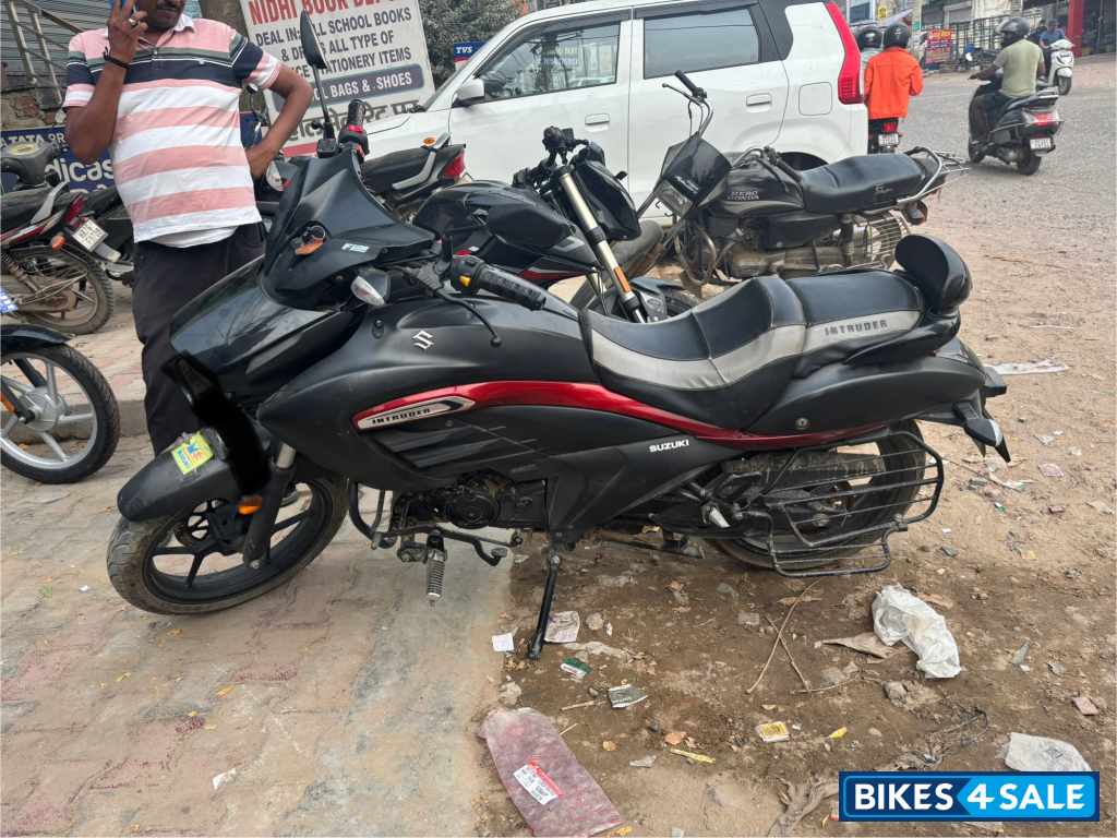 Suzuki Intruder 150 BS6