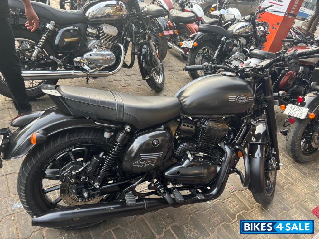 Jawa 42 Dual Channel ABS AllStar Black