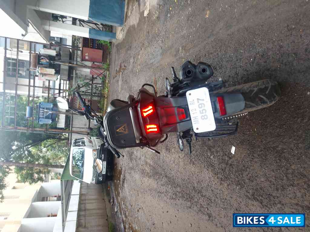 Black Bajaj Dominar 400