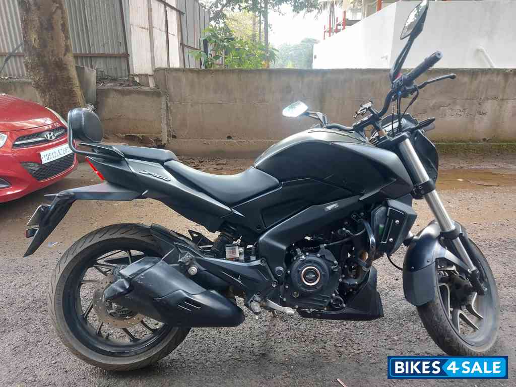 Black Bajaj Dominar 400