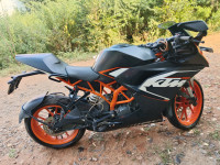 Black KTM RC 200