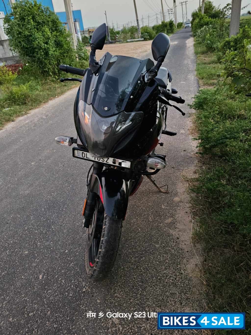 Black Bajaj Pulsar 220F