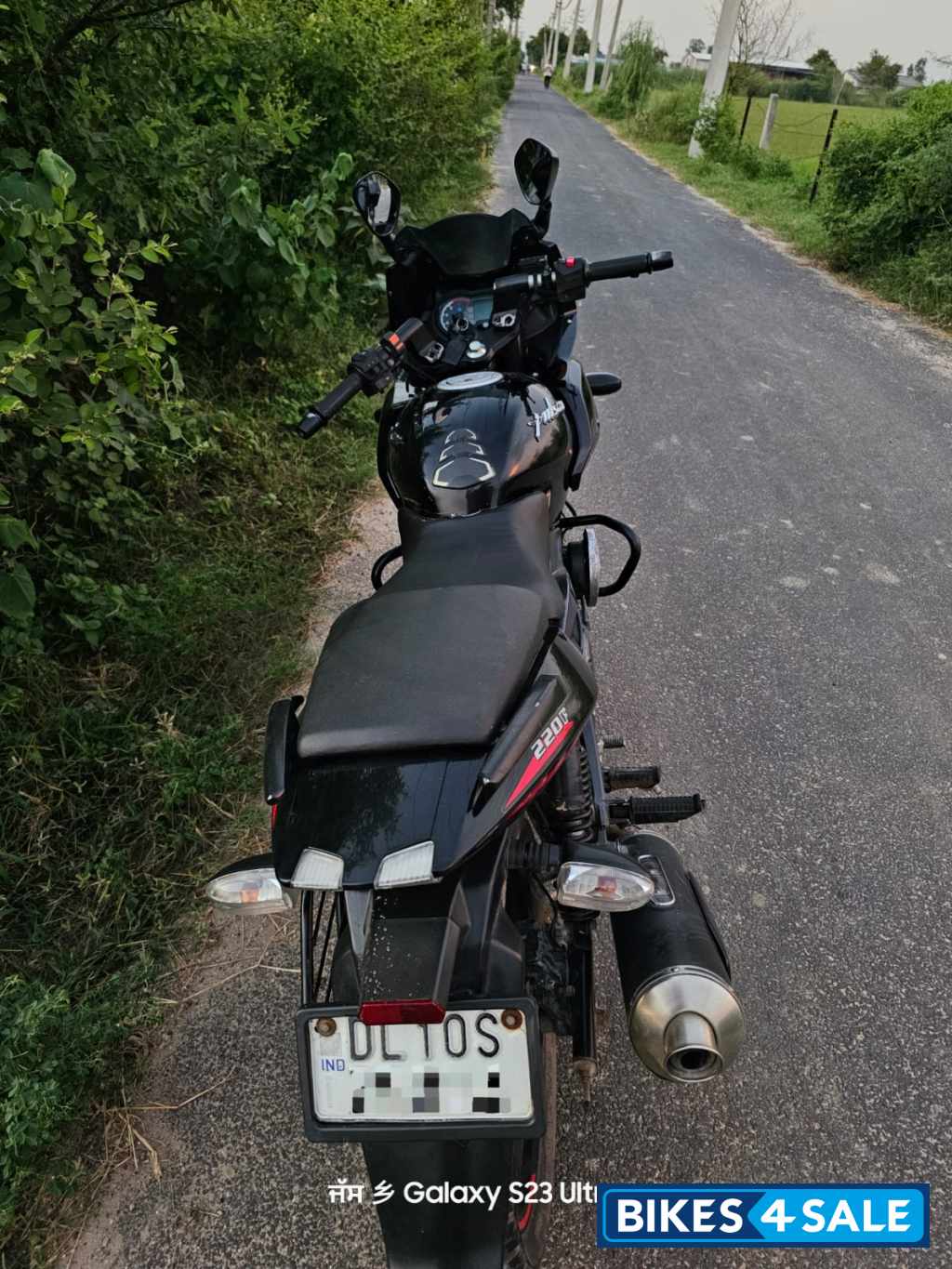 Black Bajaj Pulsar 220F