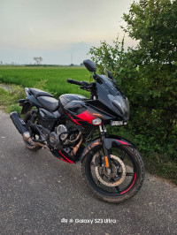 Black Bajaj Pulsar 220F