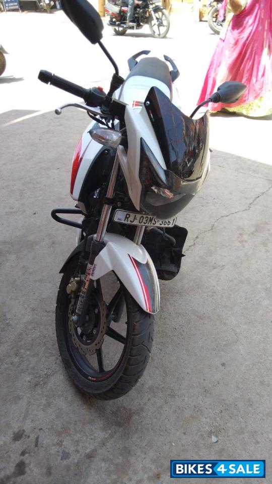 Pearl White TVS Apache RTR 160