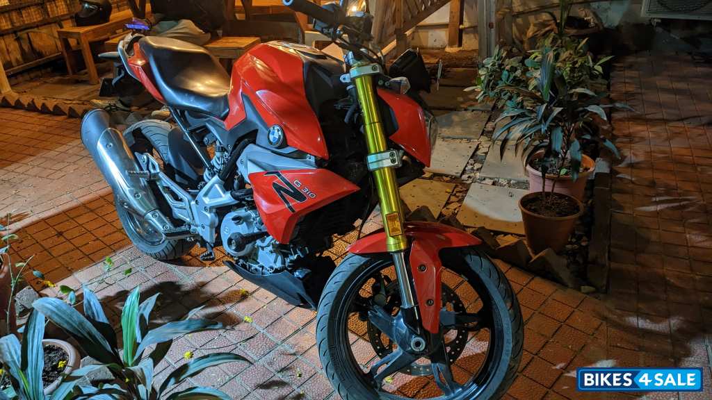 Racing Red BMW G 310 R