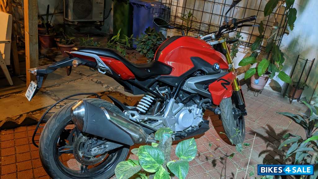 Racing Red BMW G 310 R