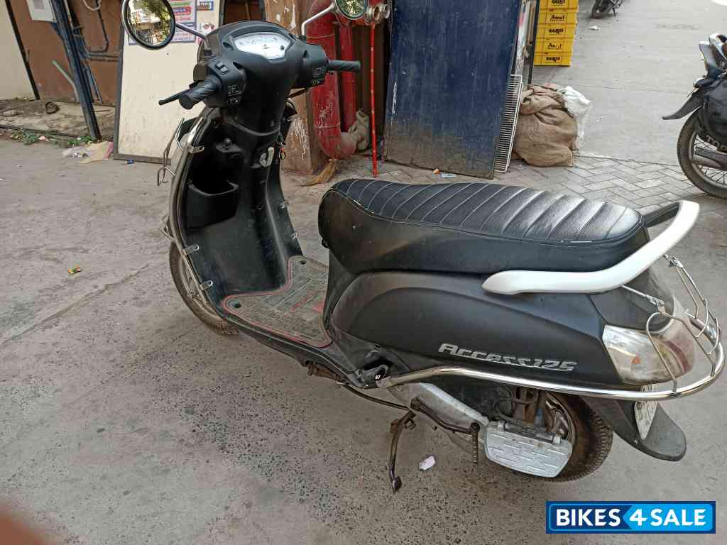Black Suzuki Access 125