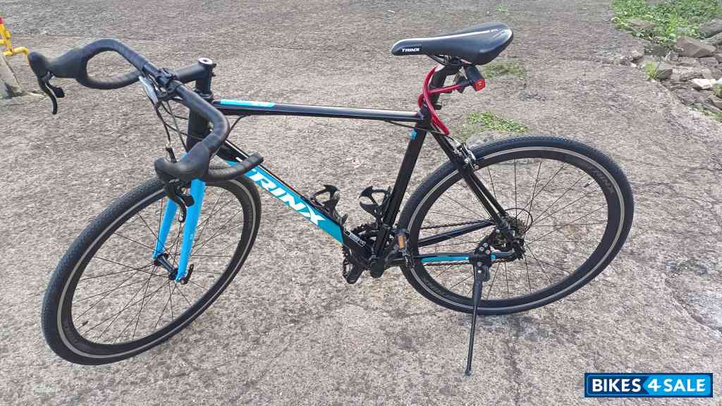 Blue-black Bicycle Trinx Clim 2.0
