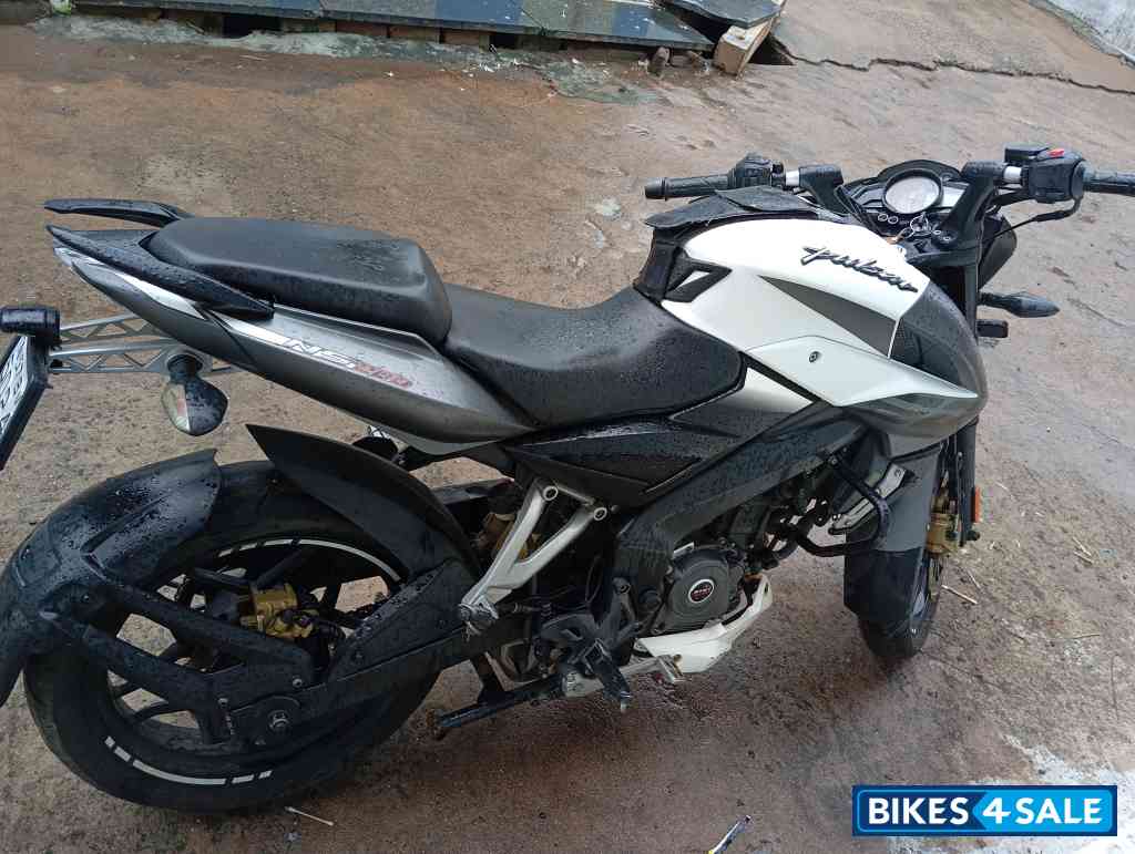 White Bajaj Pulsar 200 NS ABS