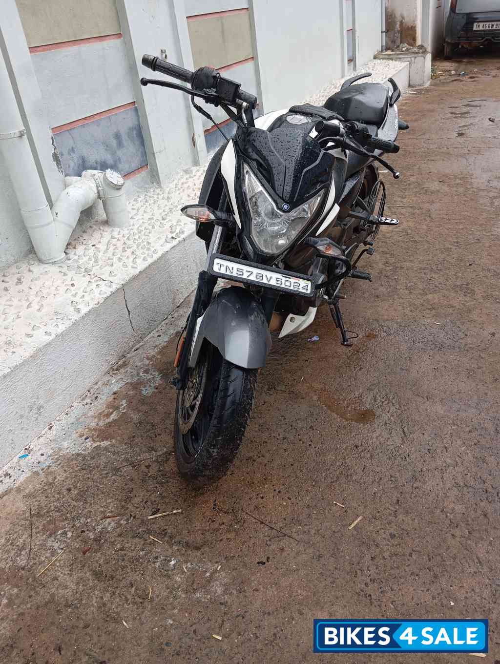 White Bajaj Pulsar 200 NS ABS