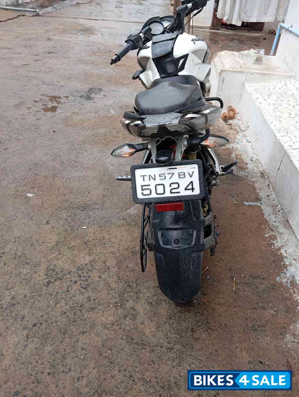 White Bajaj Pulsar 200 NS ABS