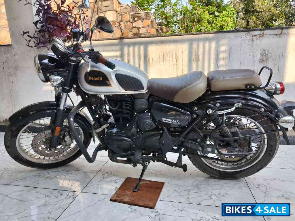 Silver Black Benelli Imperiale 400 BS6 Silver Black Benelli Imperiale 400 BS6