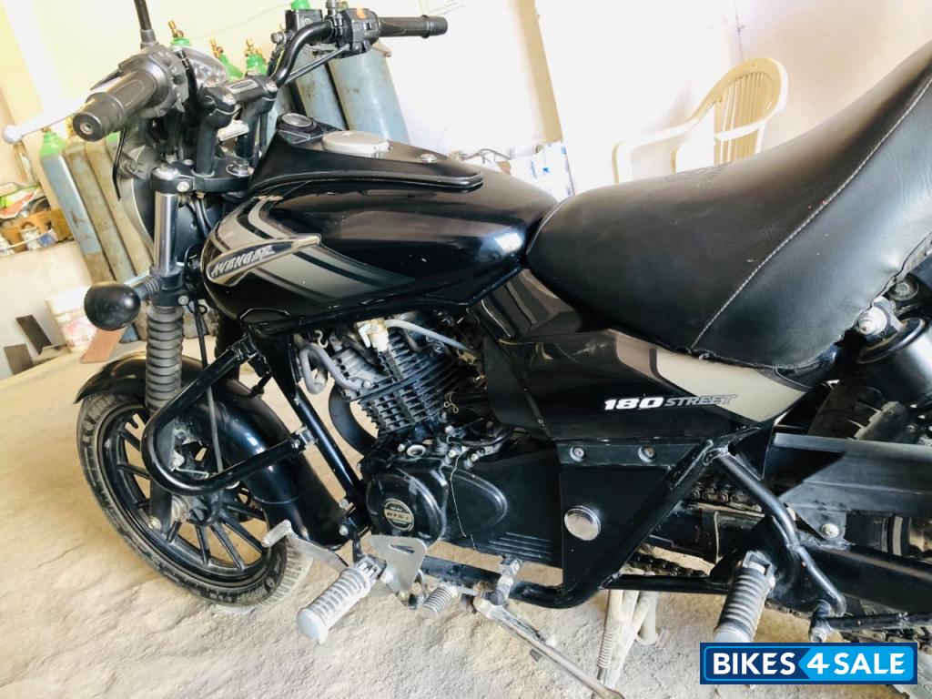 Bajaj Avenger Street 180