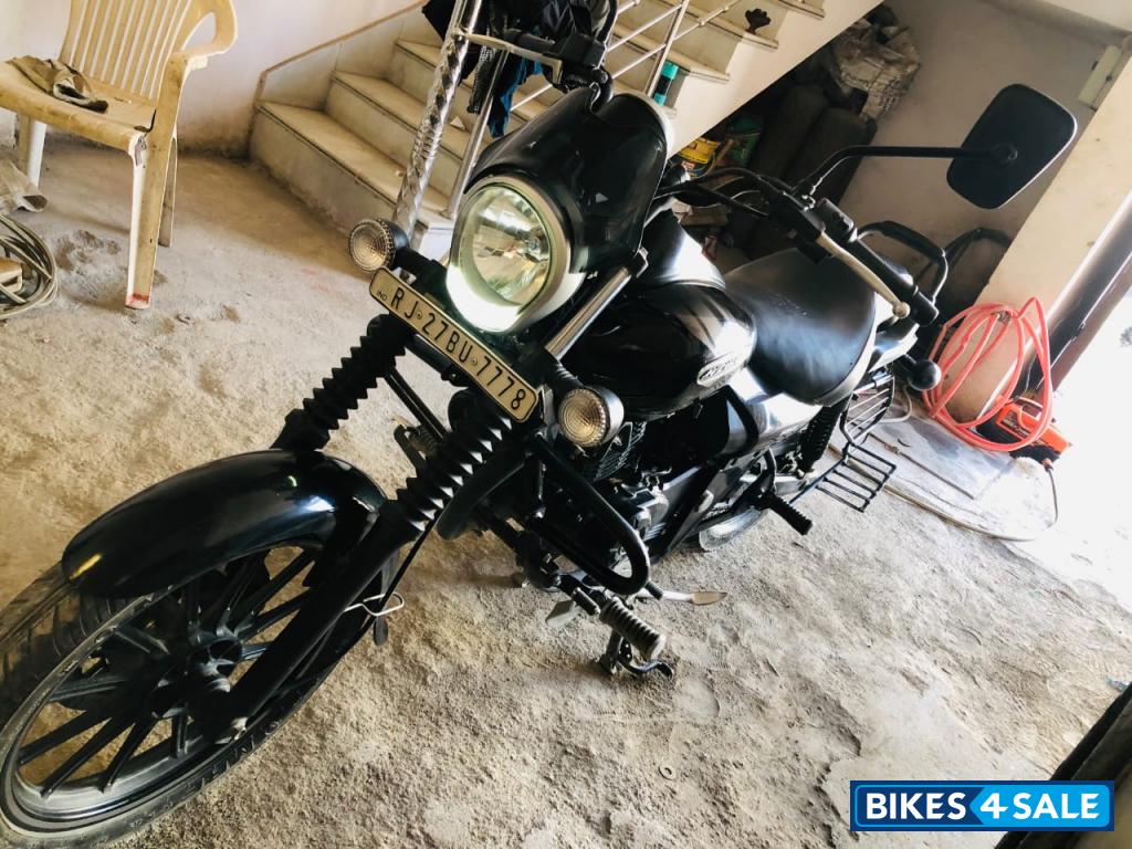 Bajaj Avenger Street 180