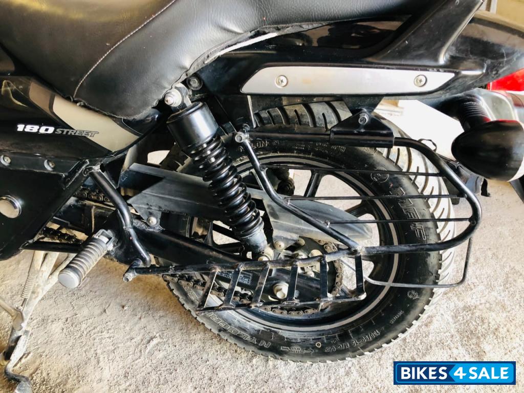 Bajaj Avenger Street 180