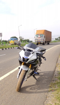 Silver Black Yamaha R15M
