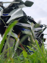 Silver Black Yamaha R15M