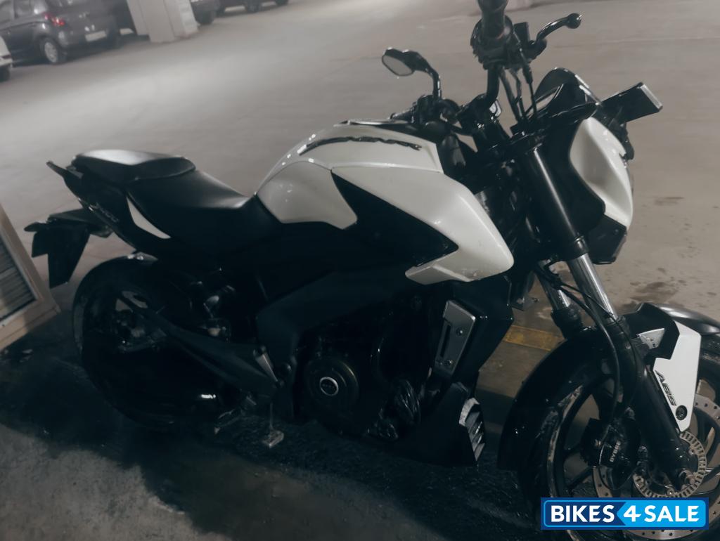 White Bajaj Dominar 400 Disc