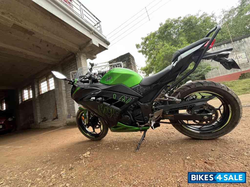 Candy Lime Green Kawasaki Ninja 300 BS6 Candy Lime Green Kawasaki Ninja 300 BS6
