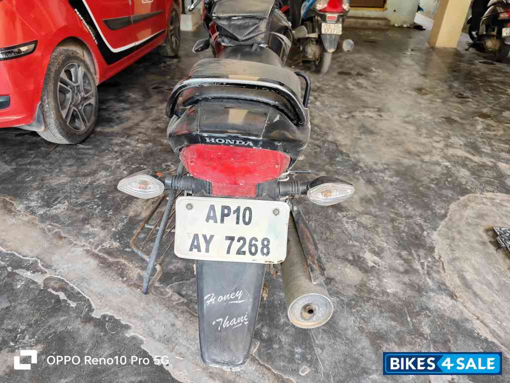 Black And Red Honda Shine 125