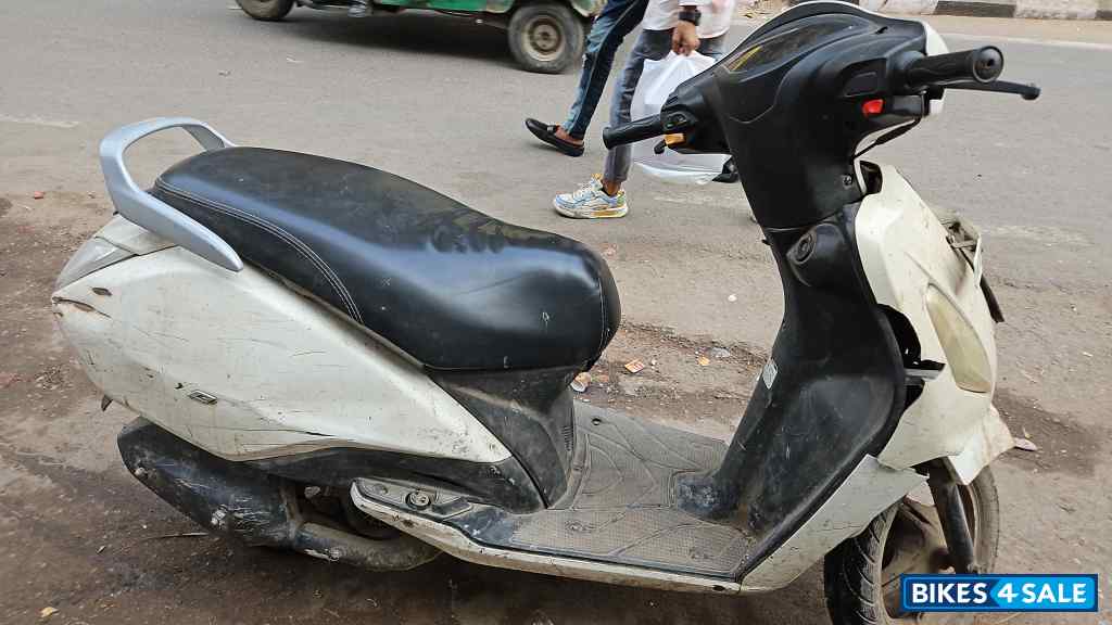 White TVS Jupiter BS6