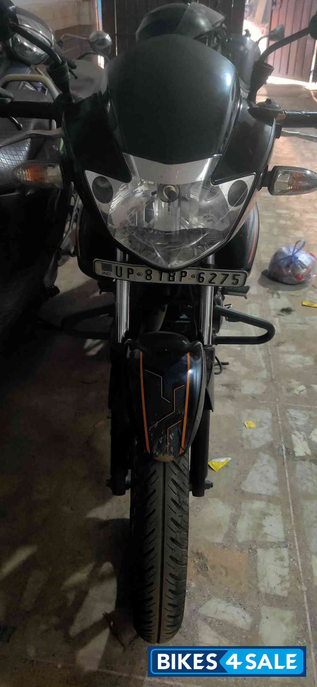 Black Solo TVS Apache RTR 160