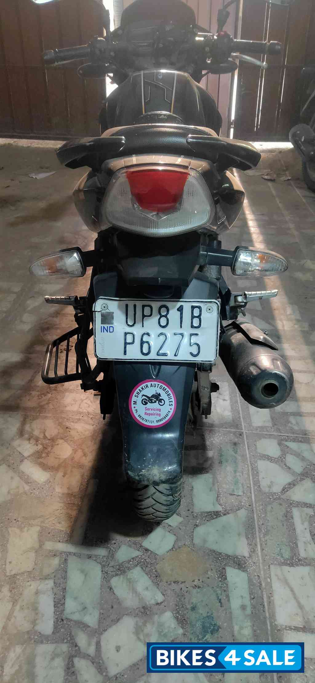 Black Solo TVS Apache RTR 160