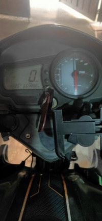 Black Solo TVS Apache RTR 160