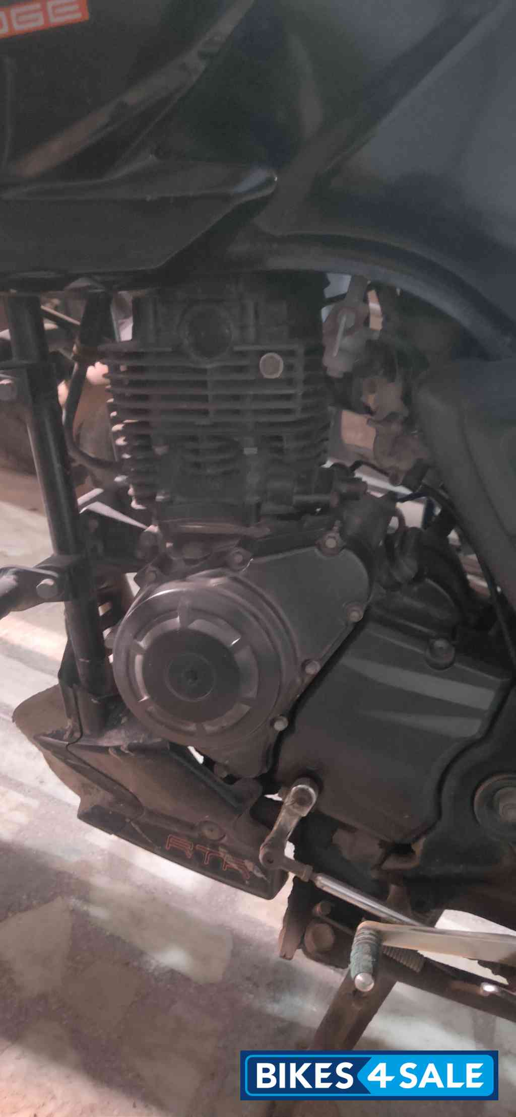 Black Solo TVS Apache RTR 160