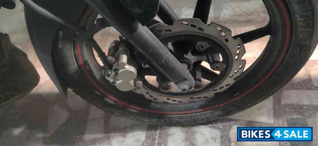 Black Solo TVS Apache RTR 160