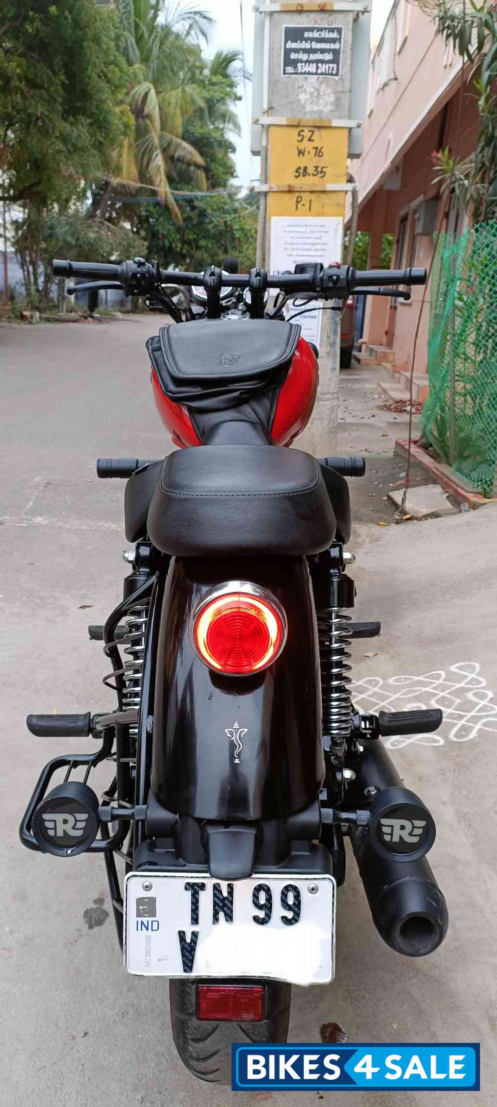 Black And Red Royal Enfield Meteor 350 Fireball
