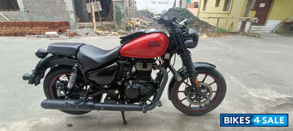 Black And Red Royal Enfield Meteor 350 Fireball