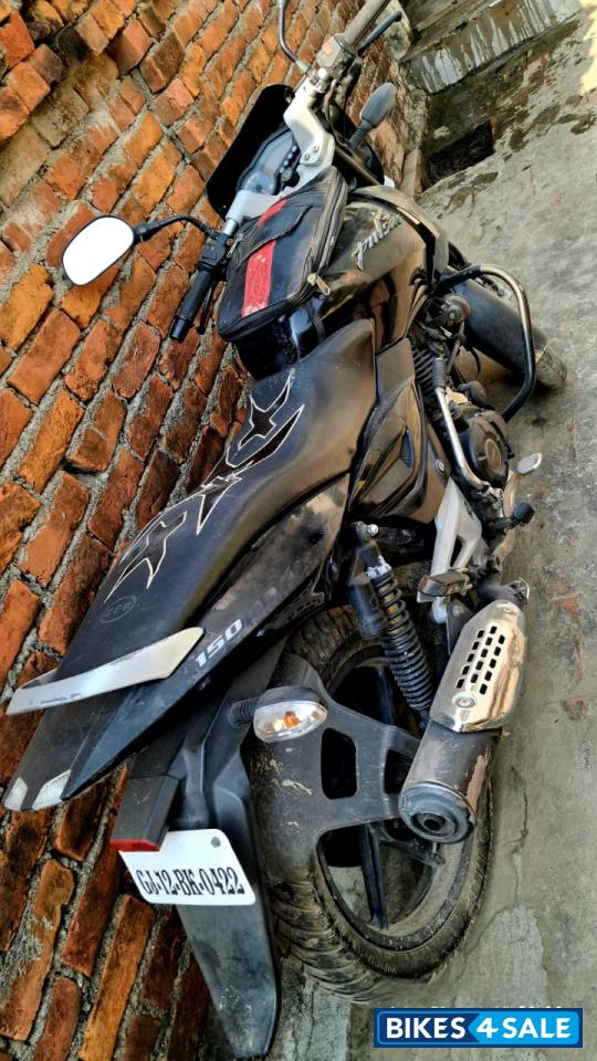 Black Bajaj Pulsar 150 DTSi