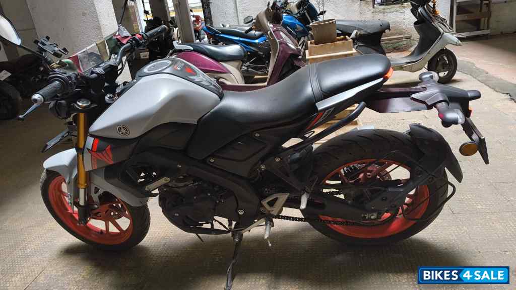 Off White Yamaha MT-15 Ver 2.0 Off White Yamaha MT-15 Ver 2.0