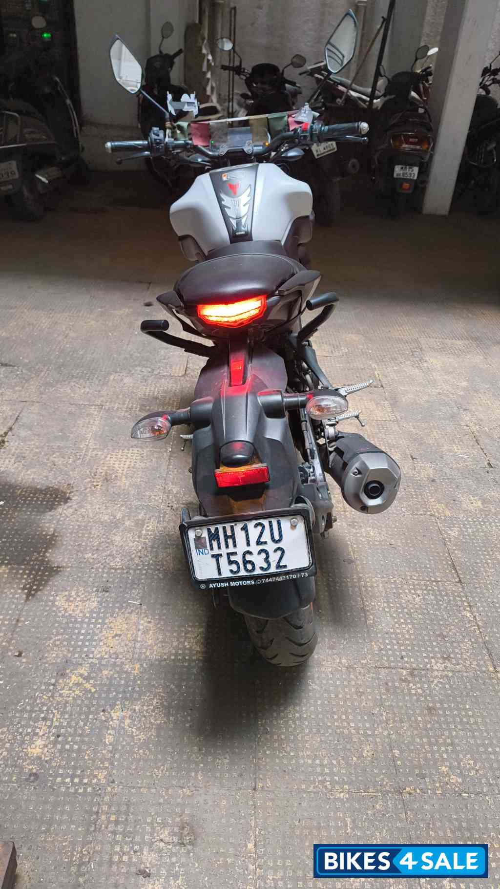 Off White Yamaha MT-15 Ver 2.0 Off White Yamaha MT-15 Ver 2.0