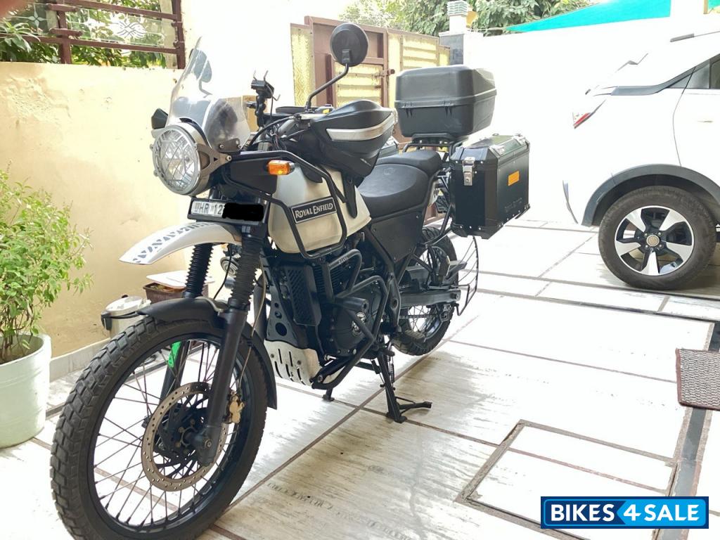 Snow White Royal Enfield Himalayan