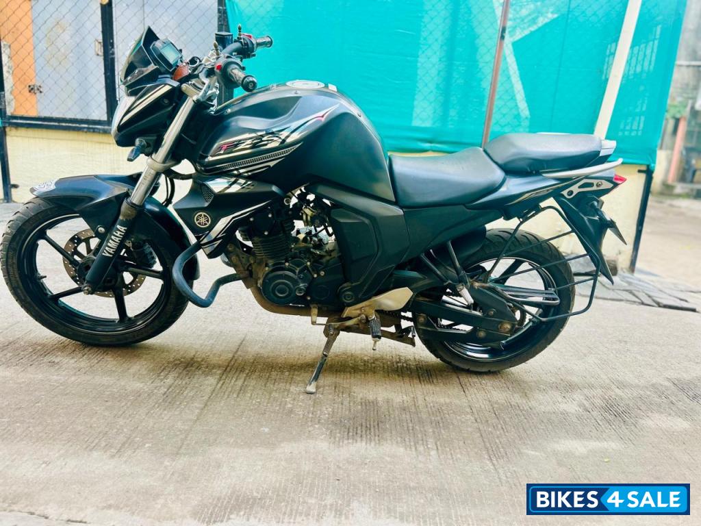 Dark Knight Yamaha FZ-S