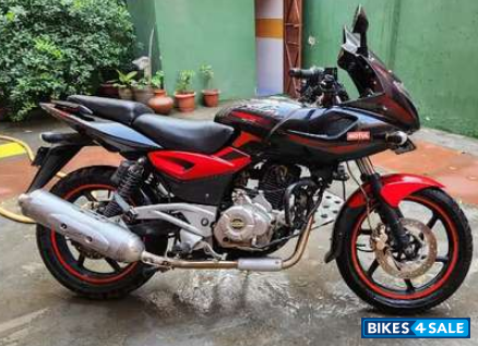 Black And Rad Bajaj Pulsar 220F