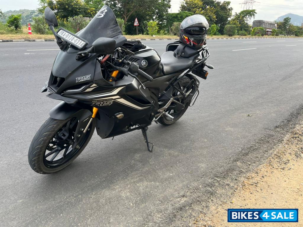 Yamaha R15 V4