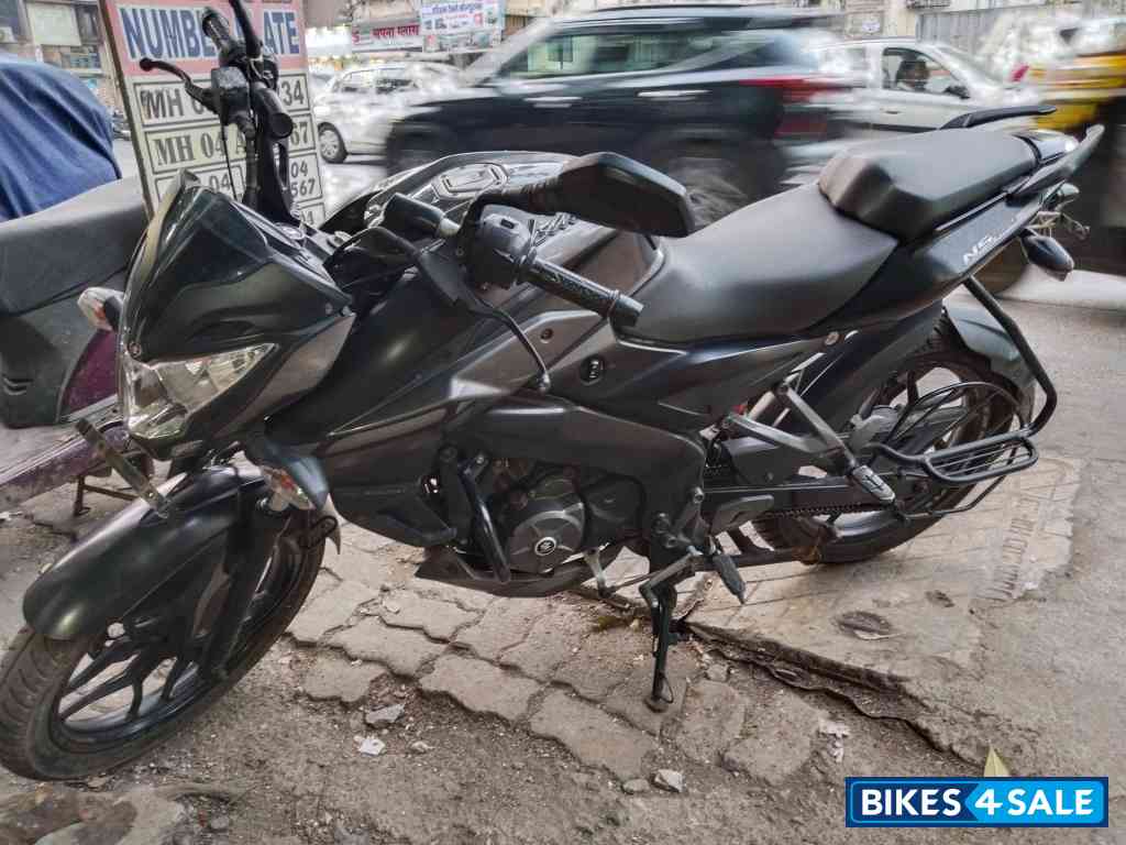 Grey Bajaj Pulsar N160