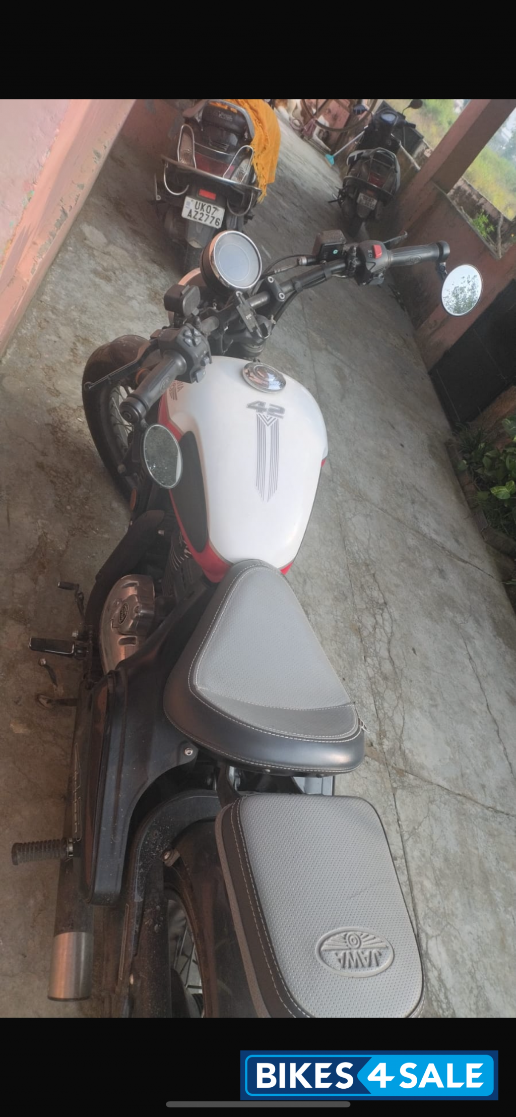 Jawa 42 Bobber Red Sheen Jawa 42 Bobber Red Sheen