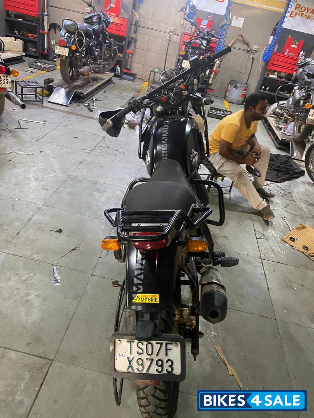 Balck Royal Enfield Himalayan
