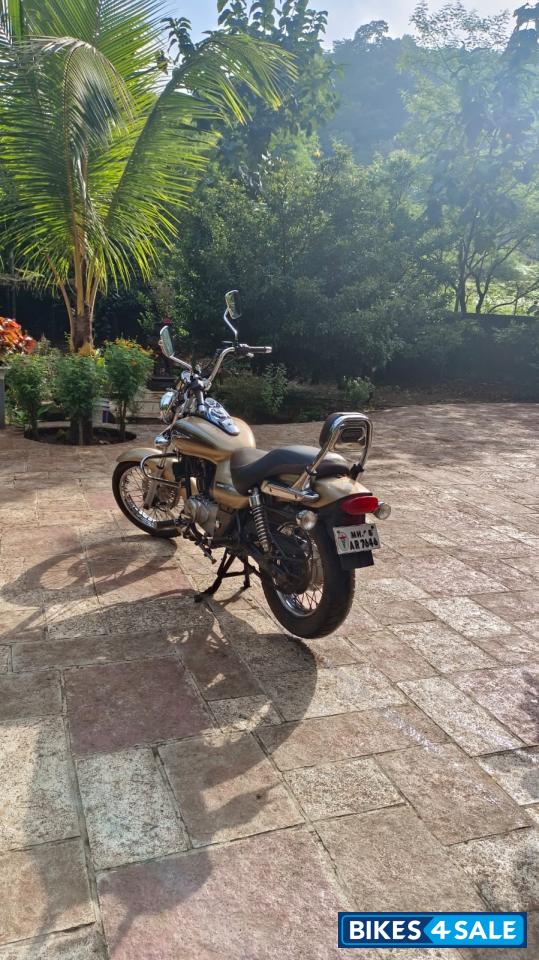 Golden Beige Metallic Bajaj Avenger Cruise 220